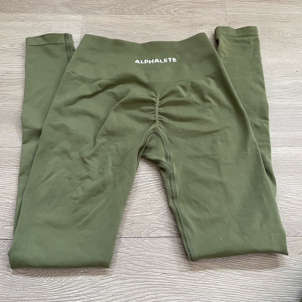 Alphalete amplify leggings xs. Like new condition, worn twice.